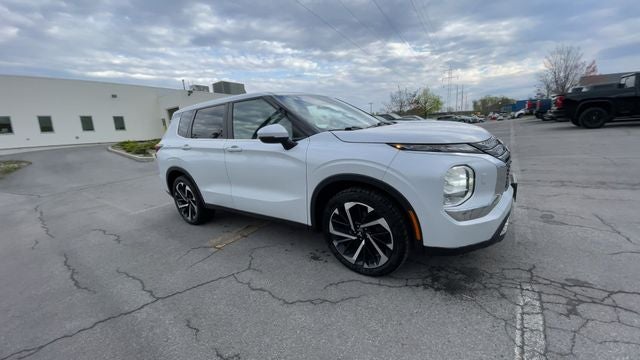 2022 Mitsubishi Outlander ES