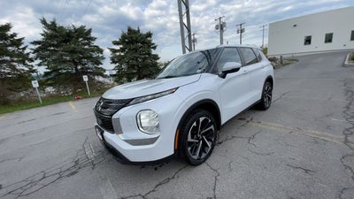 2022 Mitsubishi Outlander ES