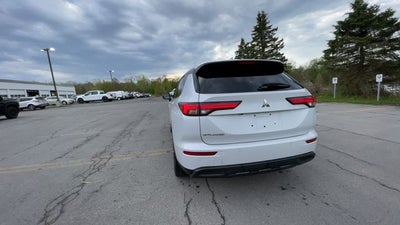 2022 Mitsubishi Outlander ES