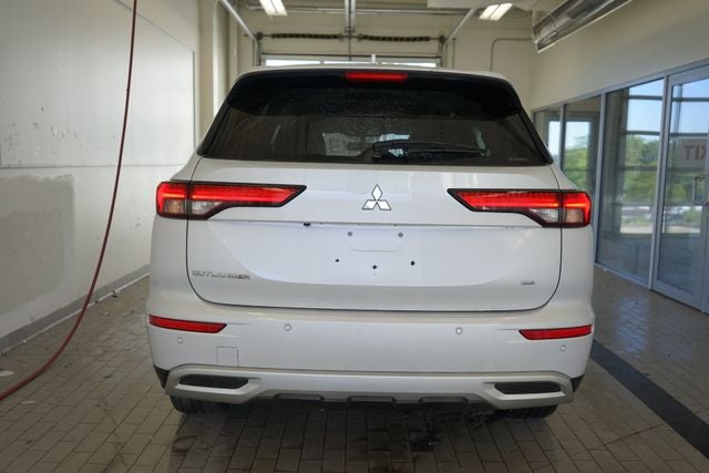 2022 Mitsubishi Outlander SE