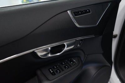 2020 Volvo XC90 T6 Momentum