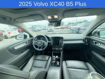 2025 Volvo XC40 B5 Plus Bright Theme