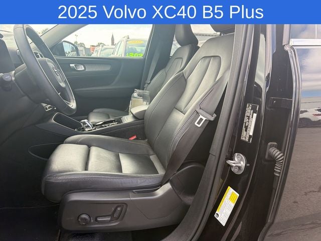 2025 Volvo XC40 B5 Plus Bright Theme