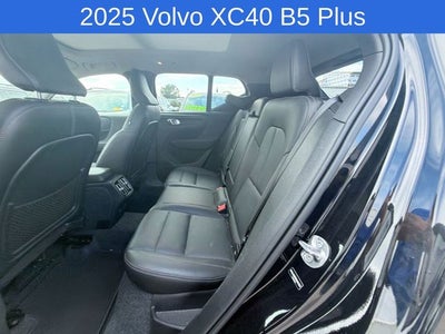 2025 Volvo XC40 B5 Plus Bright Theme