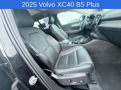 2025 Volvo XC40 B5 Plus Bright Theme