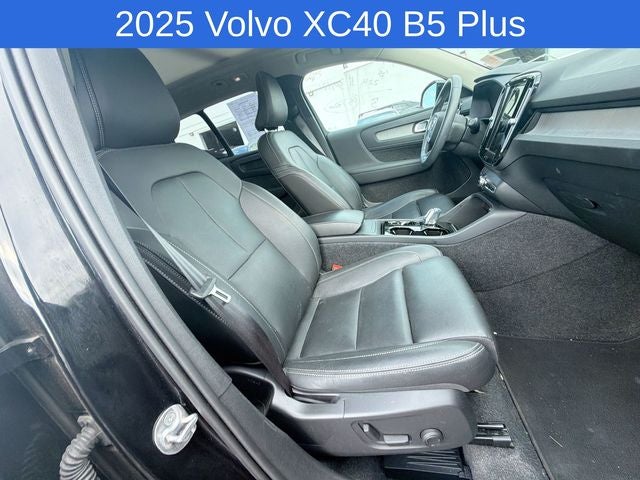 2025 Volvo XC40 B5 Plus Bright Theme