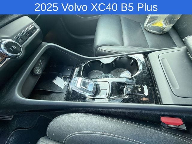 2025 Volvo XC40 B5 Plus Bright Theme