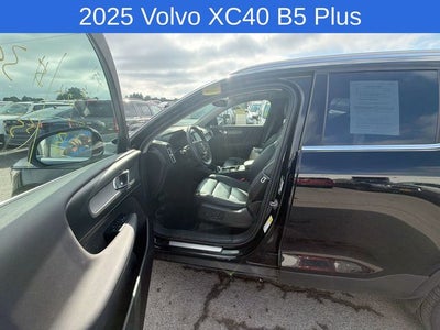 2025 Volvo XC40 B5 Plus Bright Theme