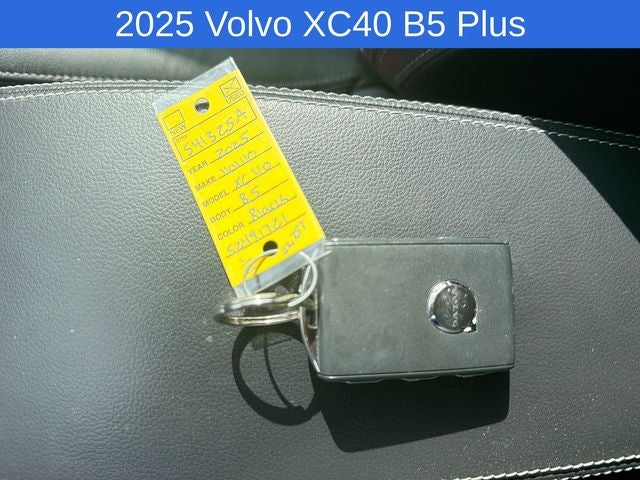 2025 Volvo XC40 B5 Plus Bright Theme
