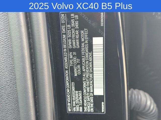 2025 Volvo XC40 B5 Plus Bright Theme
