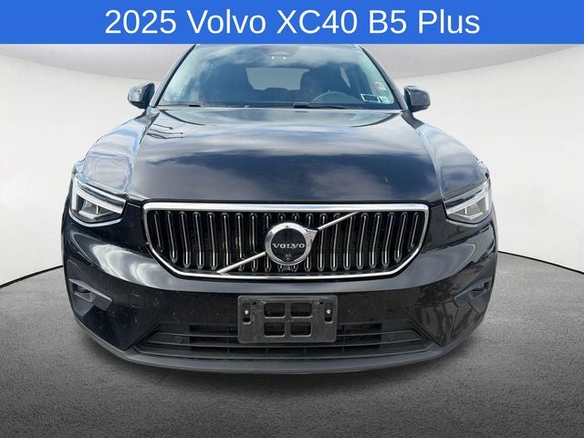 2025 Volvo XC40 B5 Plus Bright Theme
