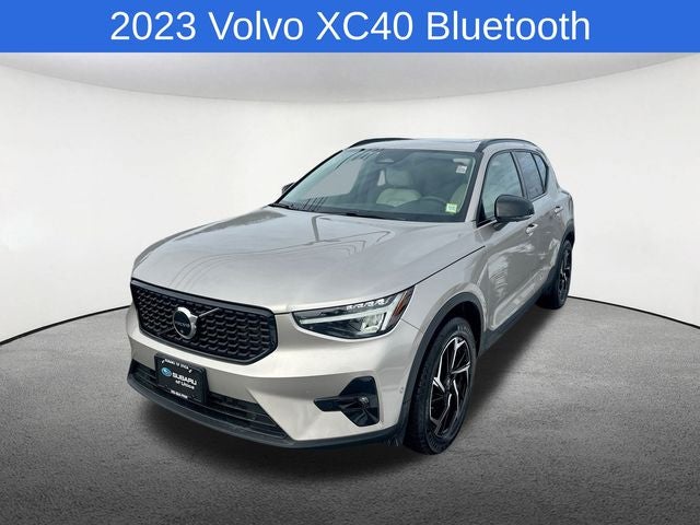 2023 Volvo XC40 B5 Plus Dark Theme