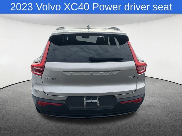 2023 Volvo XC40 B5 Plus Dark Theme