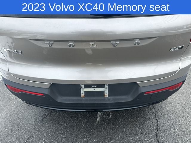 2023 Volvo XC40 B5 Plus Dark Theme