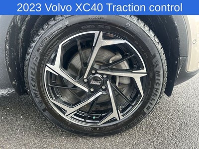 2023 Volvo XC40 B5 Plus Dark Theme