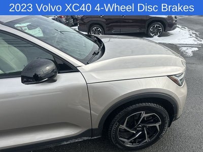 2023 Volvo XC40 B5 Plus Dark Theme