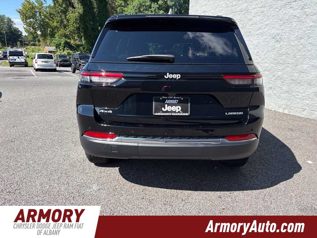 2027 Jeep Grand Cherokee Laredo X