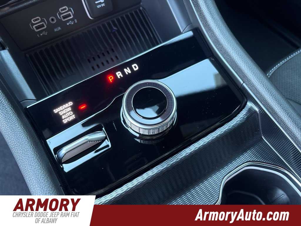 2027 Jeep Grand Cherokee Laredo Altitude