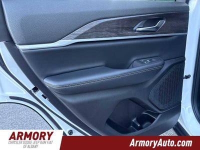 2027 Jeep Grand Cherokee Laredo Altitude