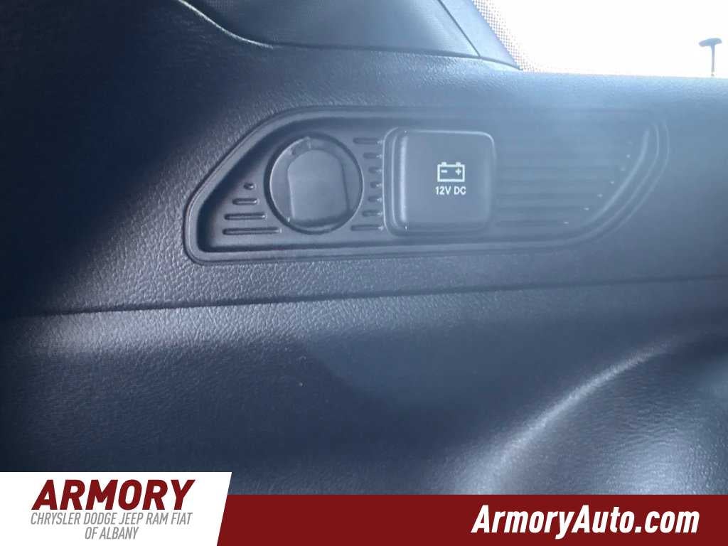 2027 Jeep Grand Cherokee Laredo Altitude