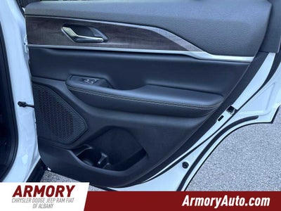 2027 Jeep Grand Cherokee Laredo Altitude