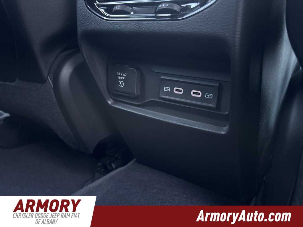 2027 Jeep Grand Cherokee Laredo Altitude