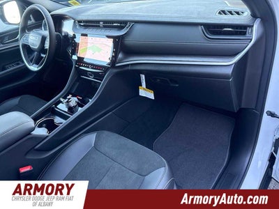 2027 Jeep Grand Cherokee Laredo Altitude