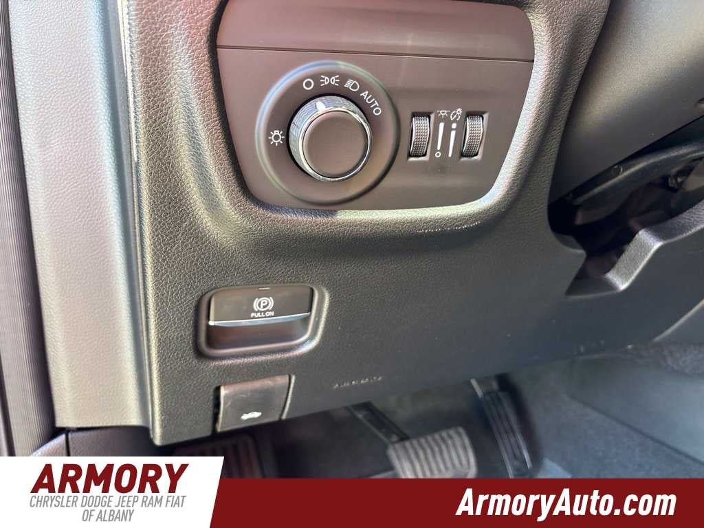2027 Jeep Grand Cherokee Laredo Altitude