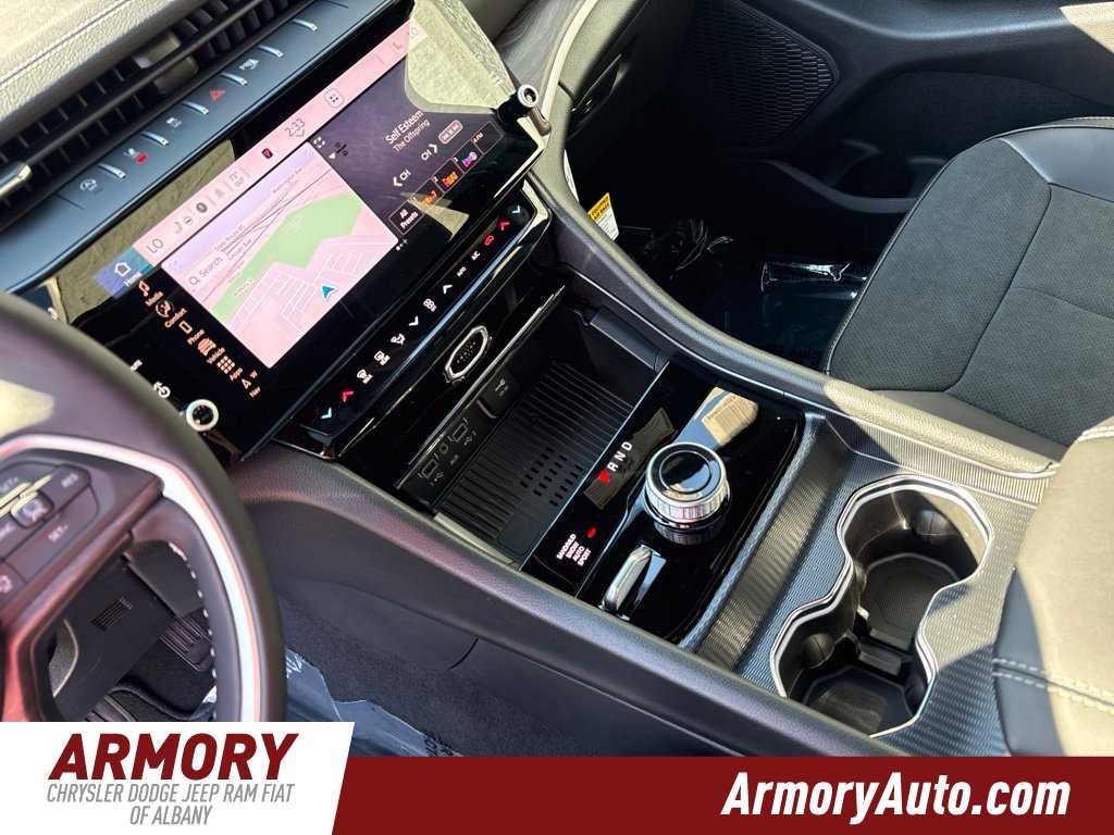 2027 Jeep Grand Cherokee Laredo Altitude