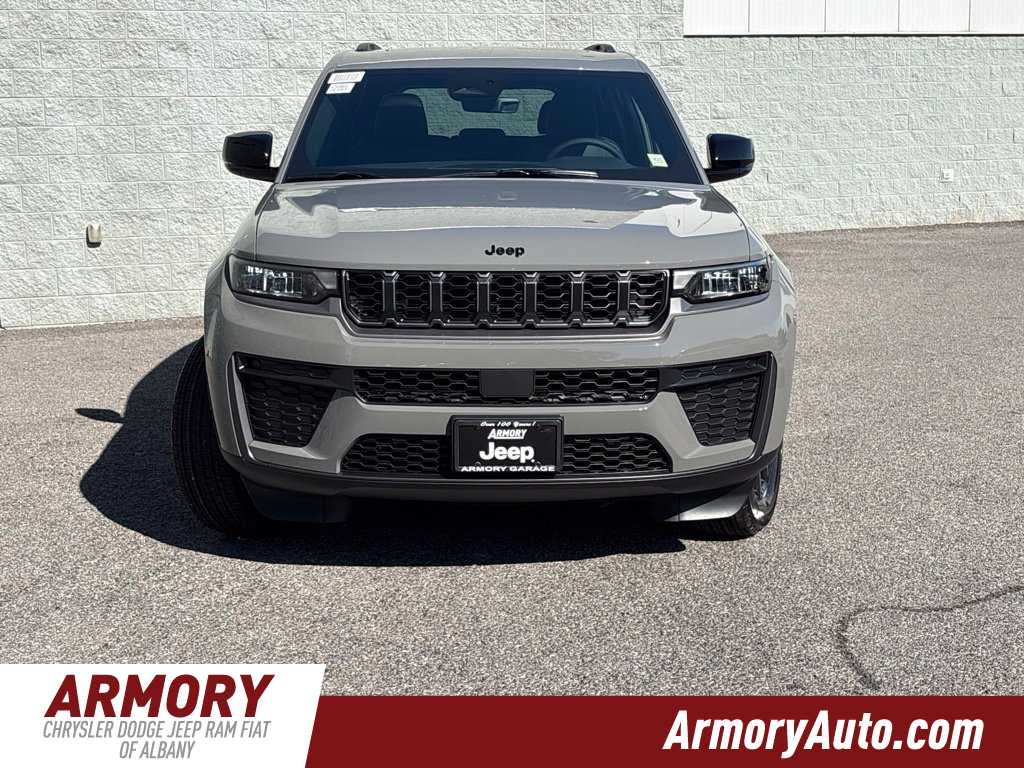 2027 Jeep Grand Cherokee Laredo Altitude