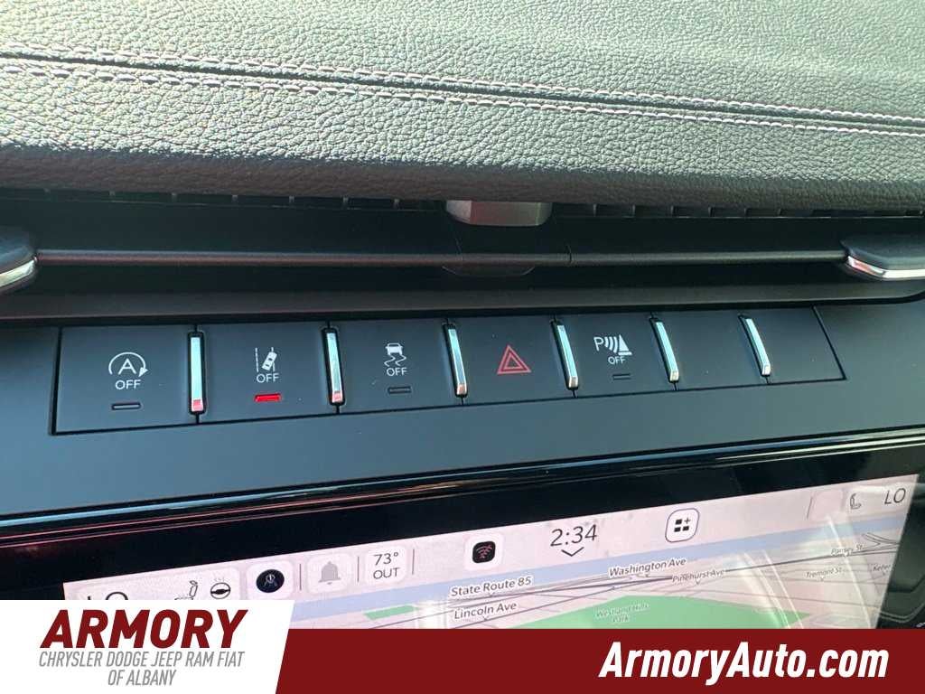 2027 Jeep Grand Cherokee Laredo Altitude