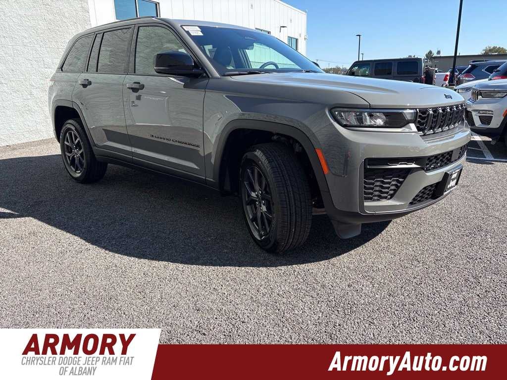 2027 Jeep Grand Cherokee Laredo Altitude