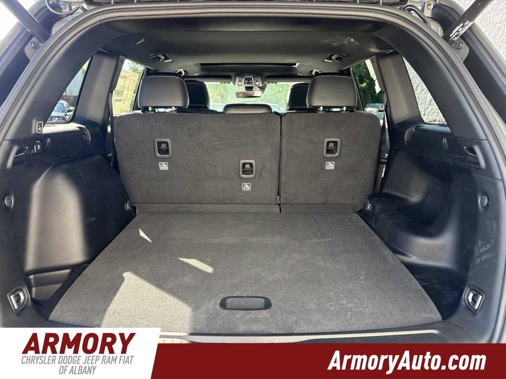 2027 Jeep Grand Cherokee Laredo Altitude