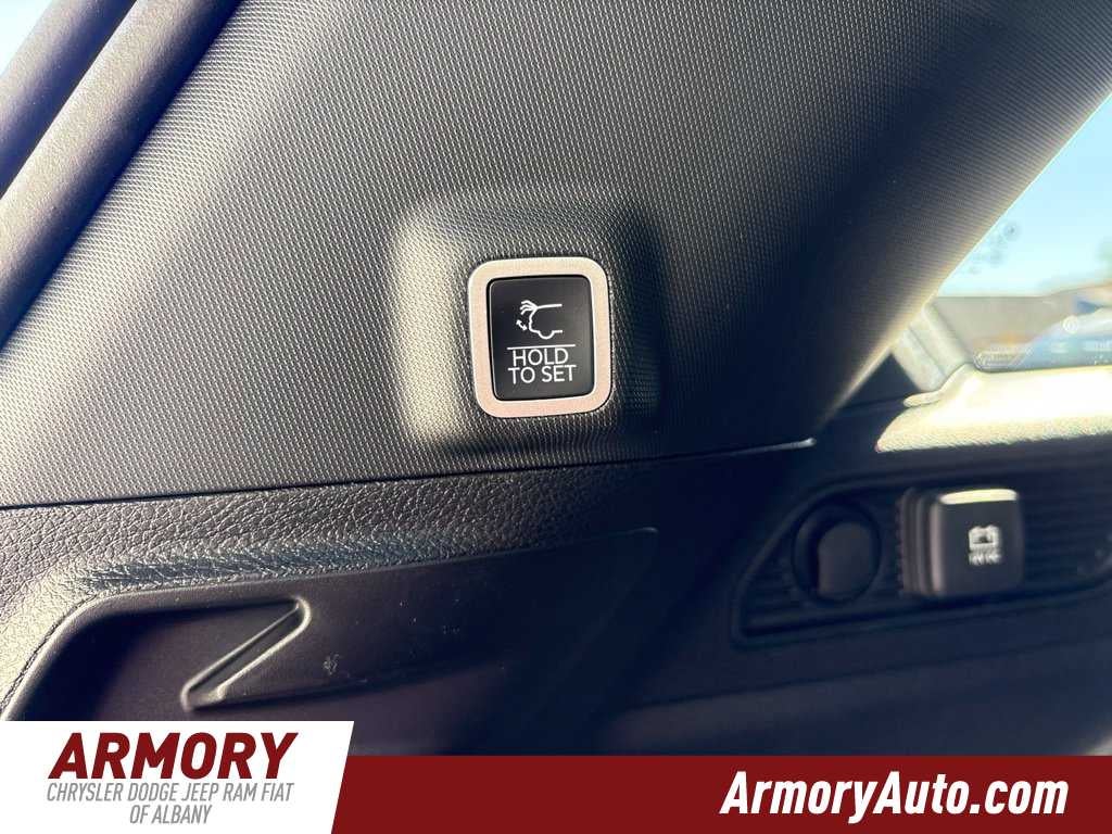 2027 Jeep Grand Cherokee Laredo Altitude