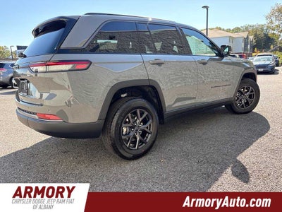 2027 Jeep Grand Cherokee Laredo Altitude