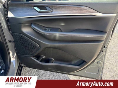 2027 Jeep Grand Cherokee Laredo Altitude