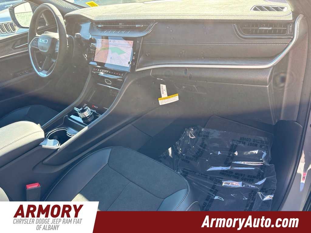 2027 Jeep Grand Cherokee Laredo Altitude