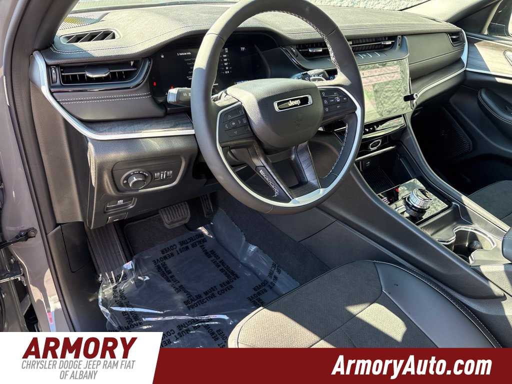 2027 Jeep Grand Cherokee Laredo Altitude