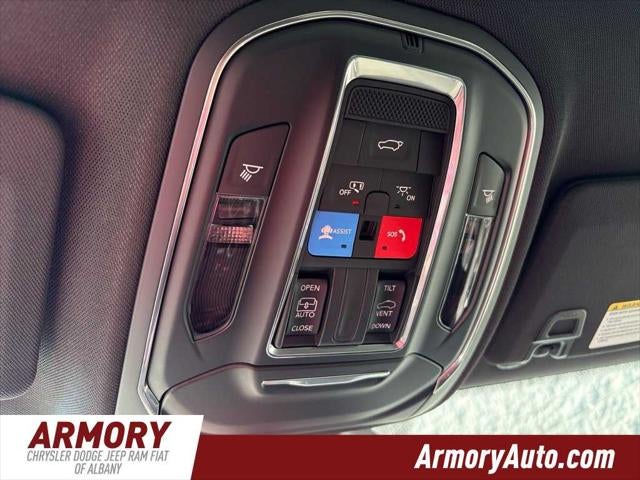2027 Jeep Grand Cherokee Laredo Altitude