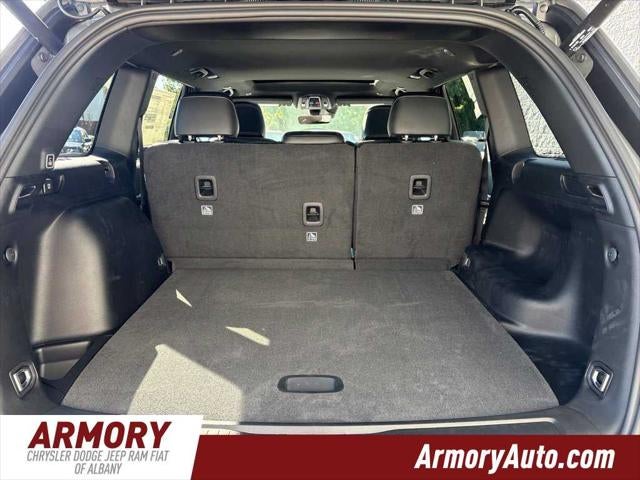 2027 Jeep Grand Cherokee Laredo Altitude