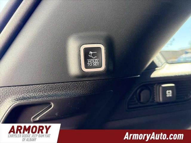 2027 Jeep Grand Cherokee Laredo Altitude