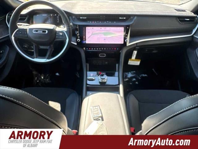 2027 Jeep Grand Cherokee Laredo Altitude