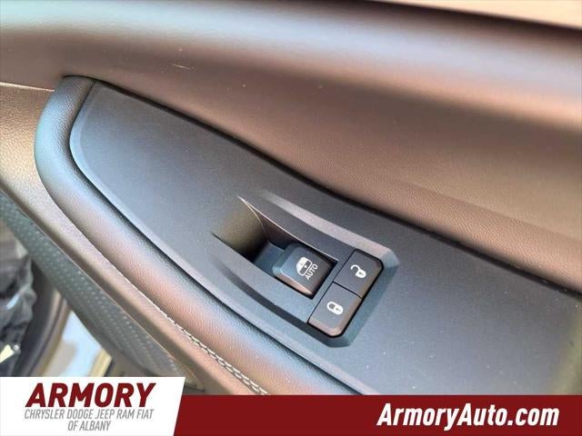 2027 Jeep Grand Cherokee Laredo Altitude