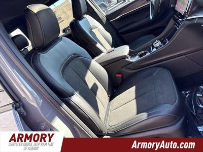 2027 Jeep Grand Cherokee Laredo Altitude
