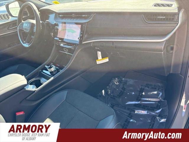 2027 Jeep Grand Cherokee Laredo Altitude