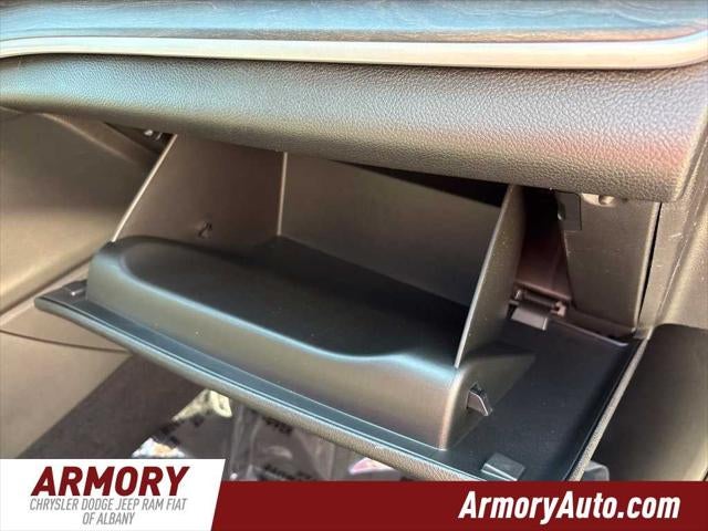 2027 Jeep Grand Cherokee Laredo Altitude