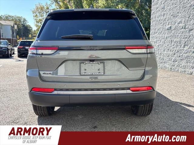 2027 Jeep Grand Cherokee Laredo Altitude