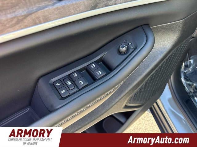 2027 Jeep Grand Cherokee Laredo Altitude