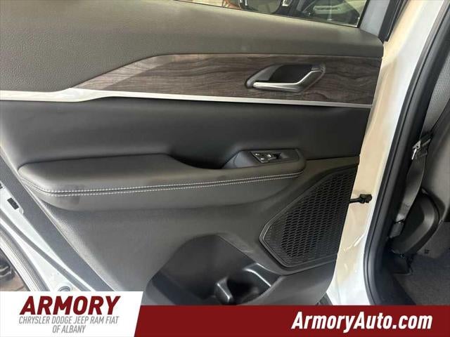 2026 Jeep Grand Cherokee Laredo Altitude