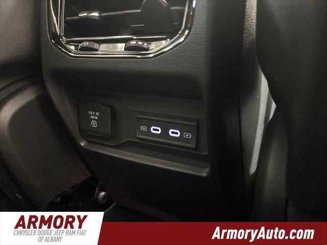 2026 Jeep Grand Cherokee Laredo Altitude